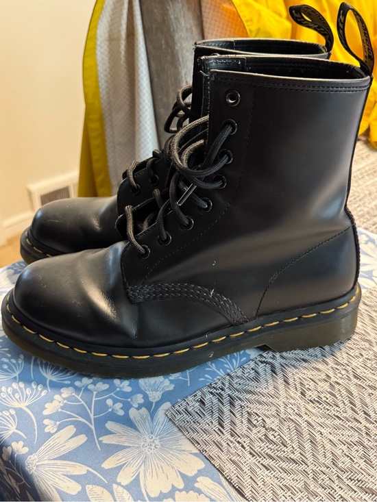 Dr. Martens Black Leather Lace-Up Boots 1460 men\'s size 6 women\'s size 7 main image 4
